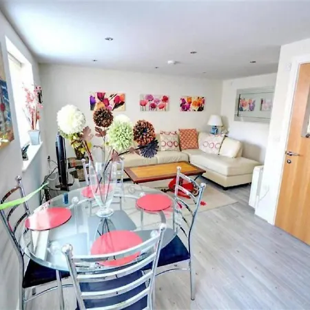Luxury 2 Bed Close To Beach-with Parking! Lejlighed