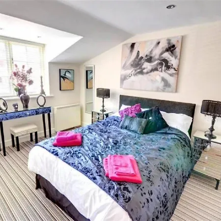 Luxury 2 Bed Close To Beach-with Parking! *